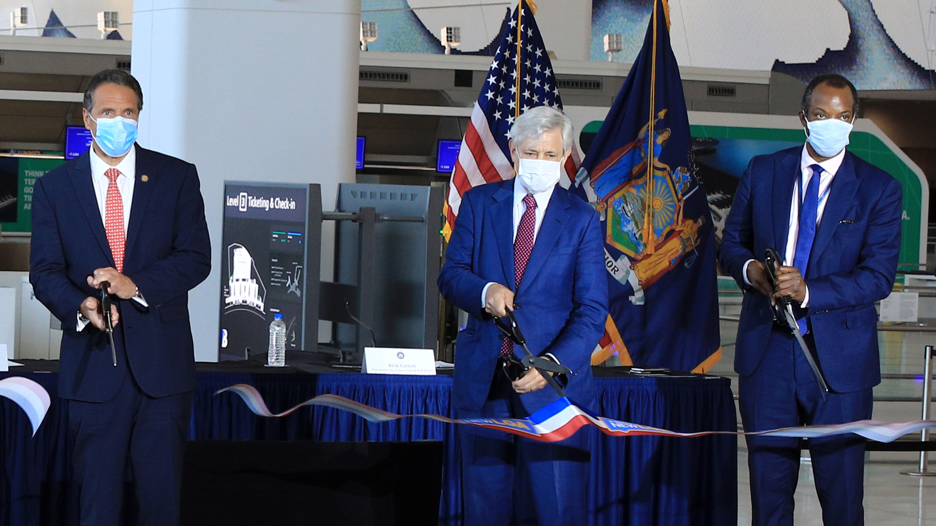 Image of Ribbon Cutting at LaGuardia Terminal B